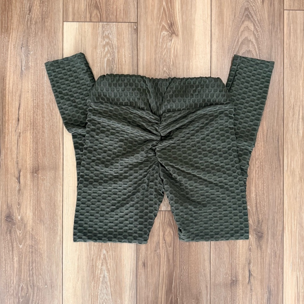 Textured Scrunch Butt Leggings Olive Green Size M